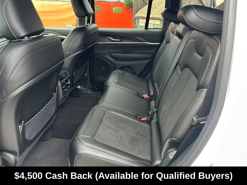 New 2026 Bright White Clear-Coat Exterior Paint Jeep Altitude image 35