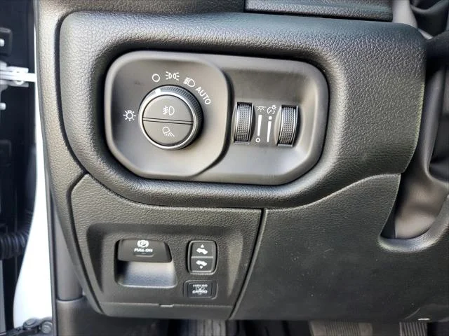 New 2026 Bright White Clear-Coat Exterior Paint RAM BIG HORN image 27