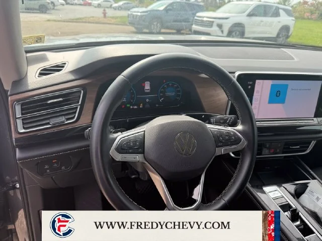 Used 2024 Gray Volkswagen 2.0T SE w/Technology image 12