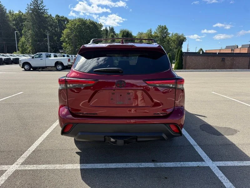 Used 2022 Red Toyota XLE image 17