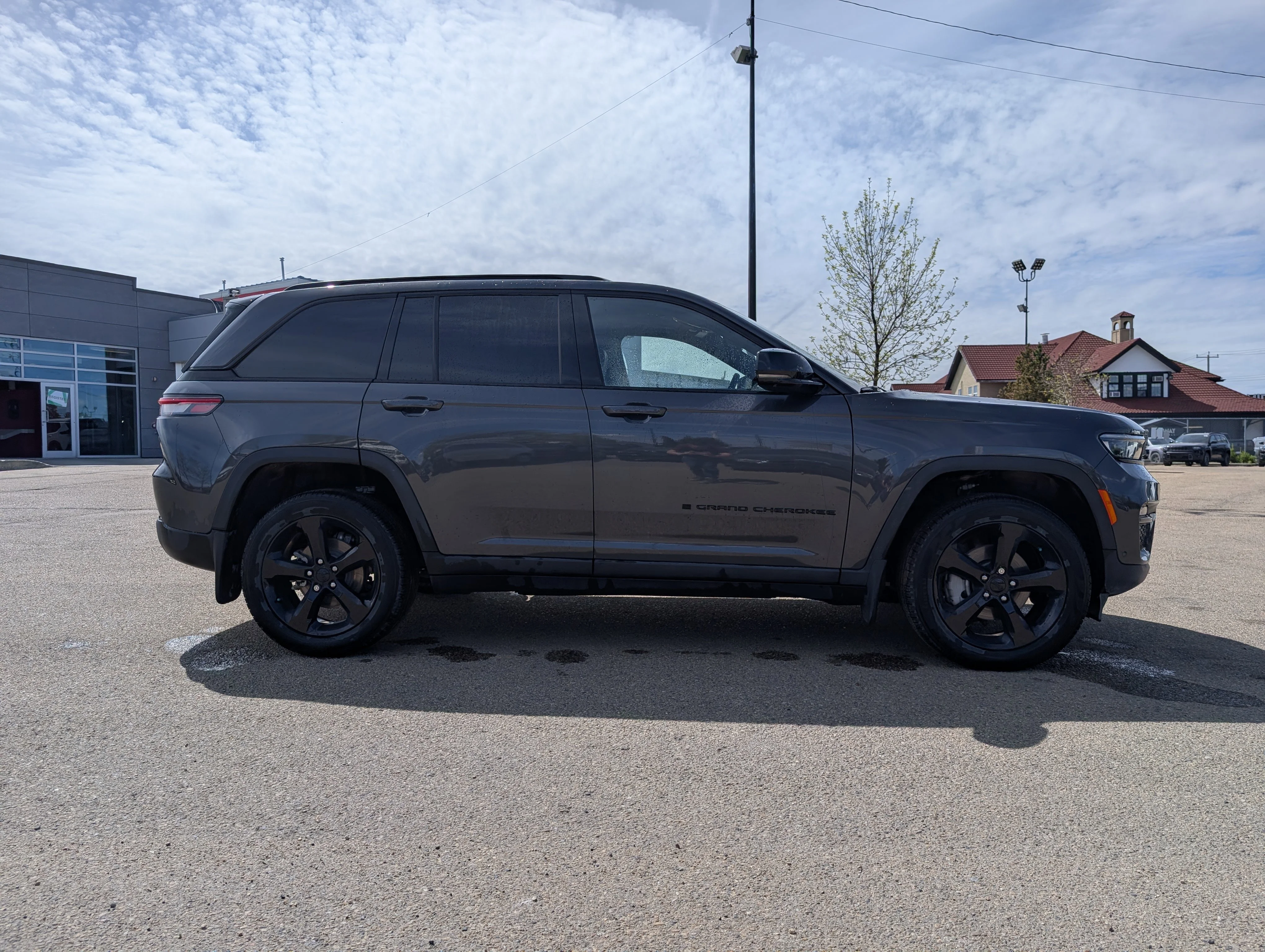 Used 2025 Baltic Grey Metallic Jeep Limited image 8