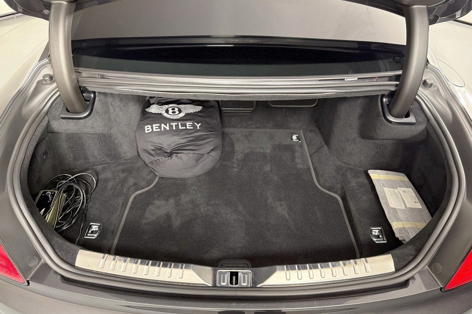 Used 2021 GRAY Bentley W12 image 26