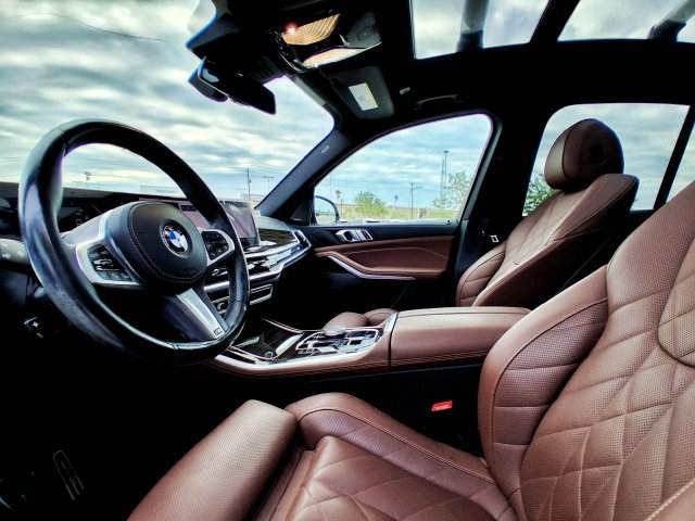 Used 2024 White BMW sDrive40i image 13