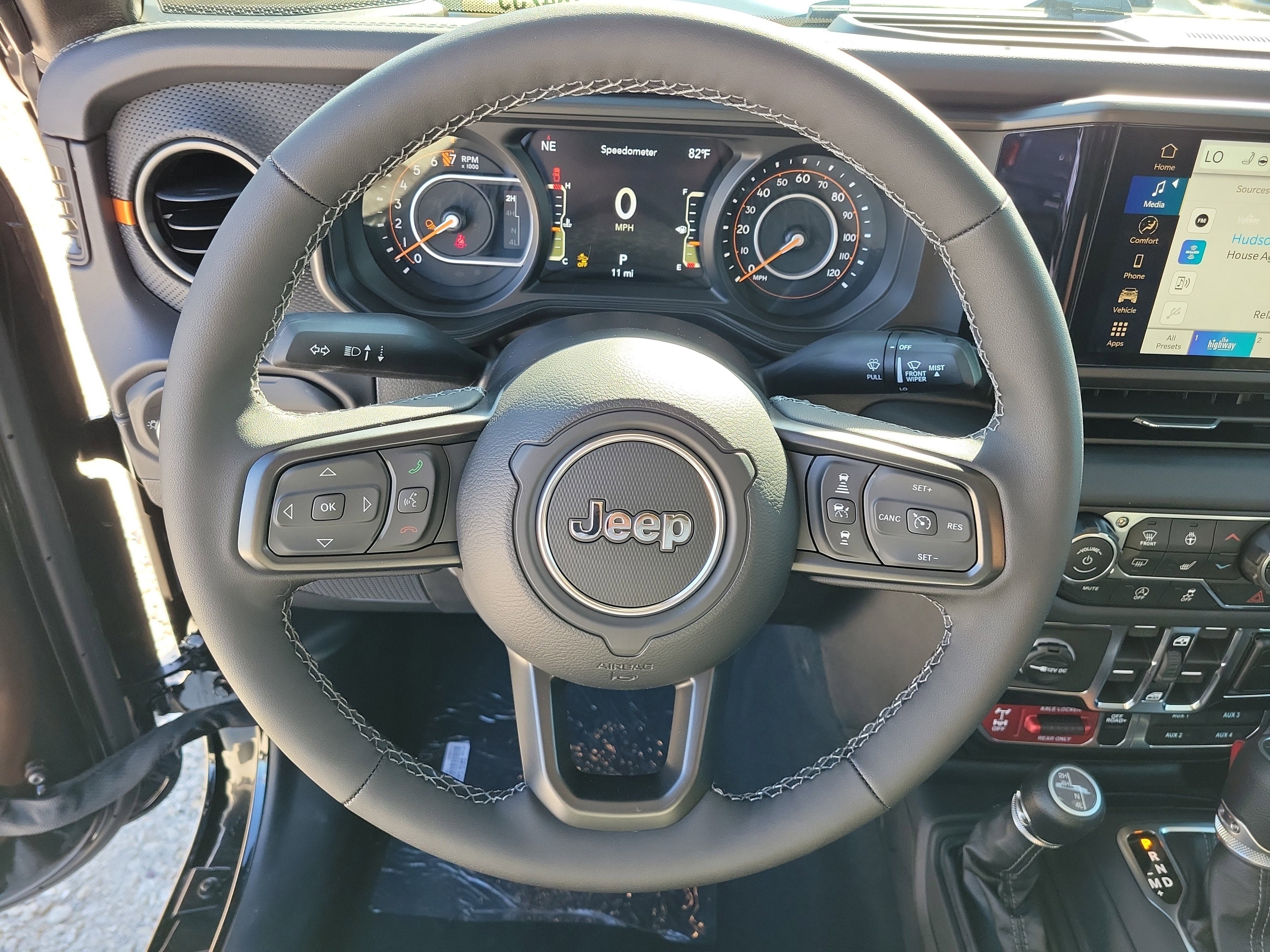 New 2026 Black Clear-Coat Exterior Paint Jeep Mojave image 19