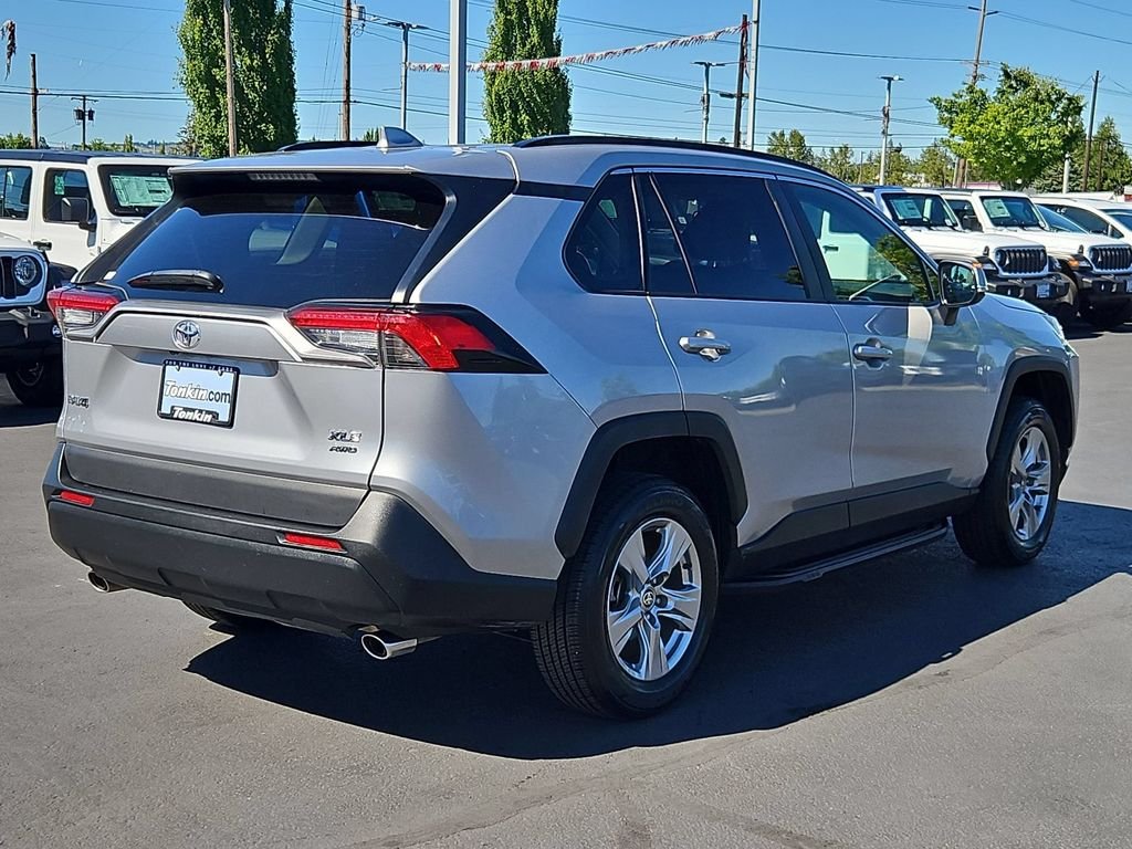 Used 2022 Silver Sky Metallic Toyota XLE image 6