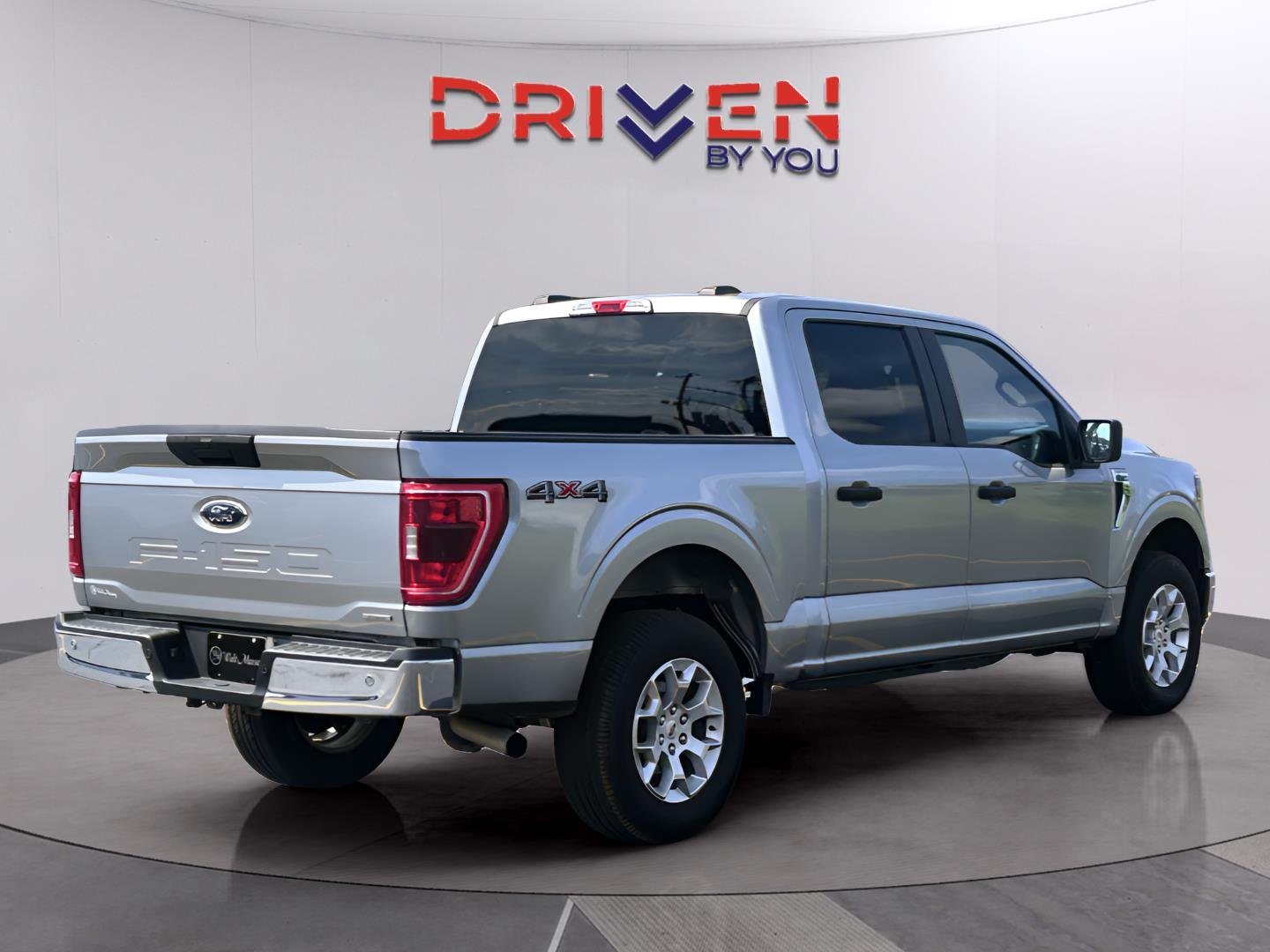 Used 2023 Iconic Silver Ford XLT image 5