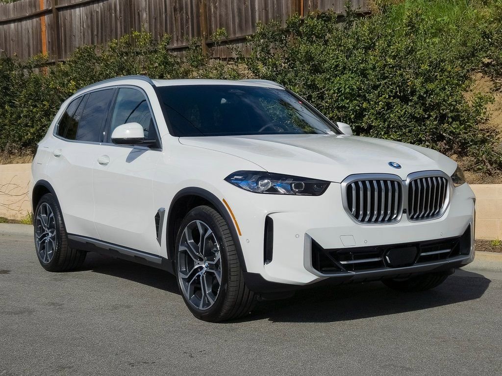 New 2026 Alpine White BMW xDrive50e image 2