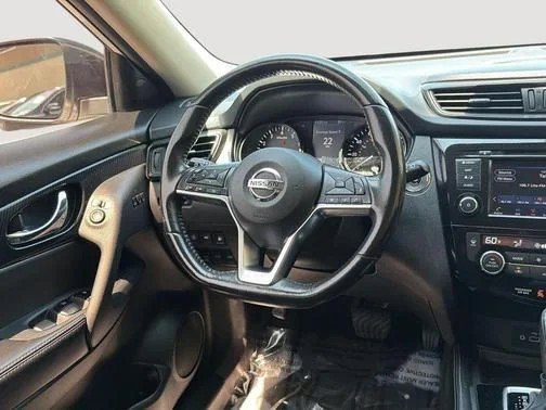 Used 2018 Pearl White Nissan SL image 11