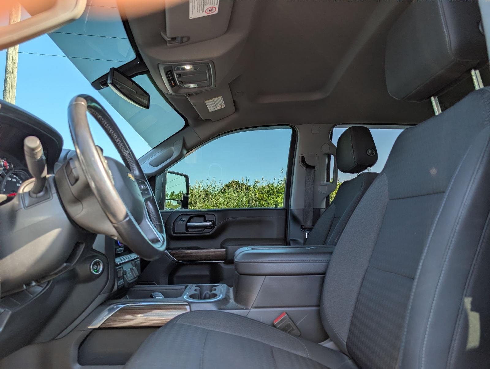 Used 2022 Greenstone Metallic Chevrolet LT image 9