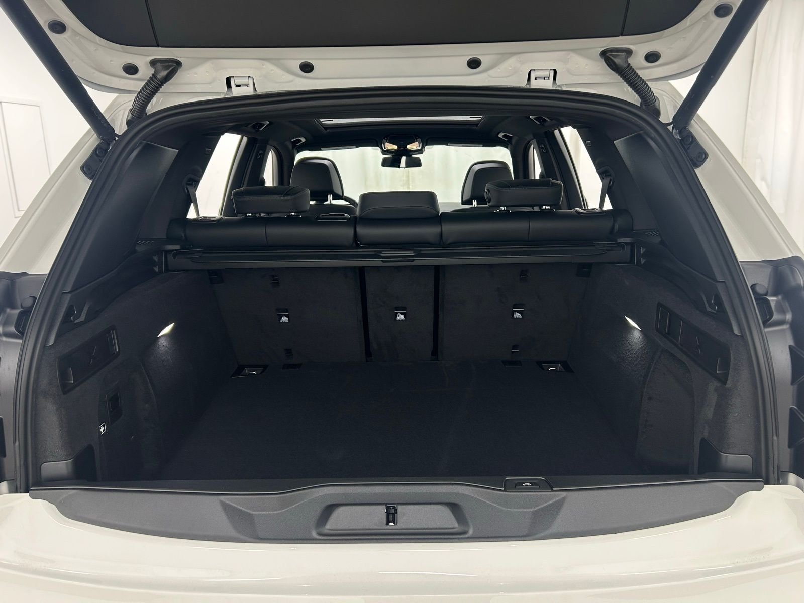 New 2026 Alpine White BMW xDrive40i image 69