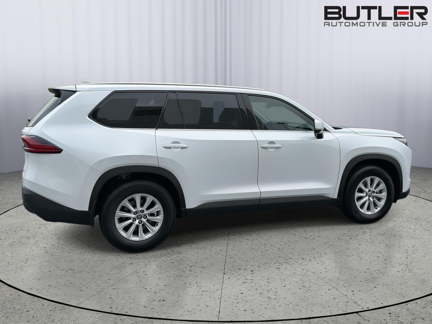 Used 2025 Wind Chill Pearl Toyota XLE image 7