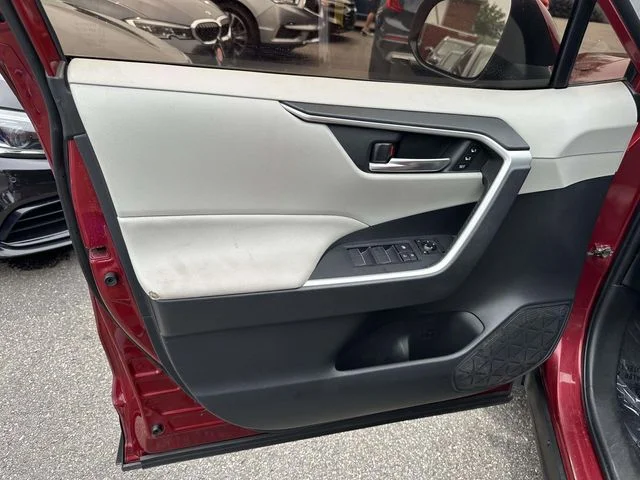 Used 2021 Red Toyota XLE Premium image 16