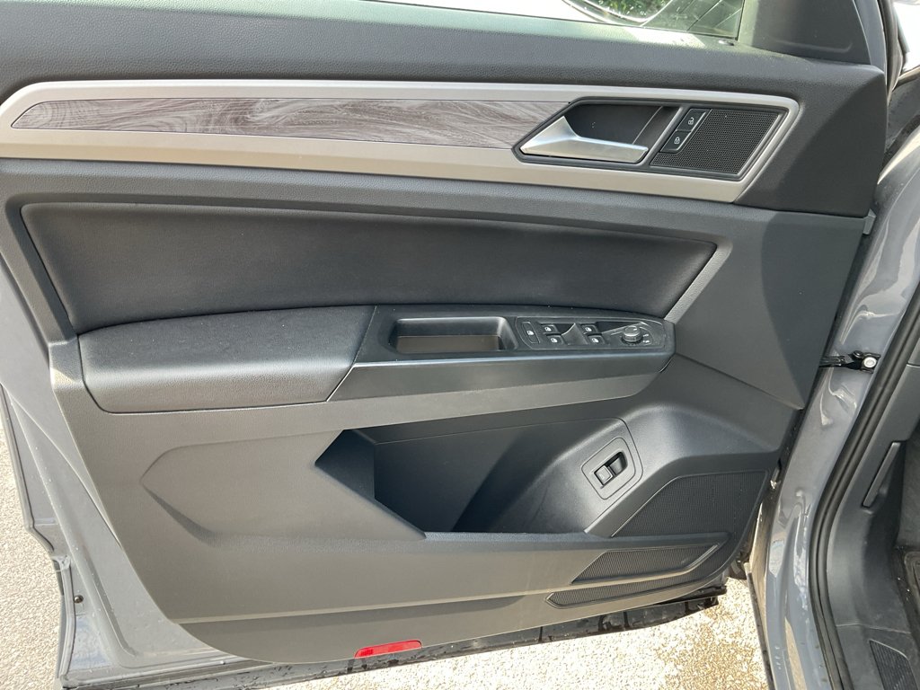 Used 2020 Gray Volkswagen 2.0T SE w/Technology image 20