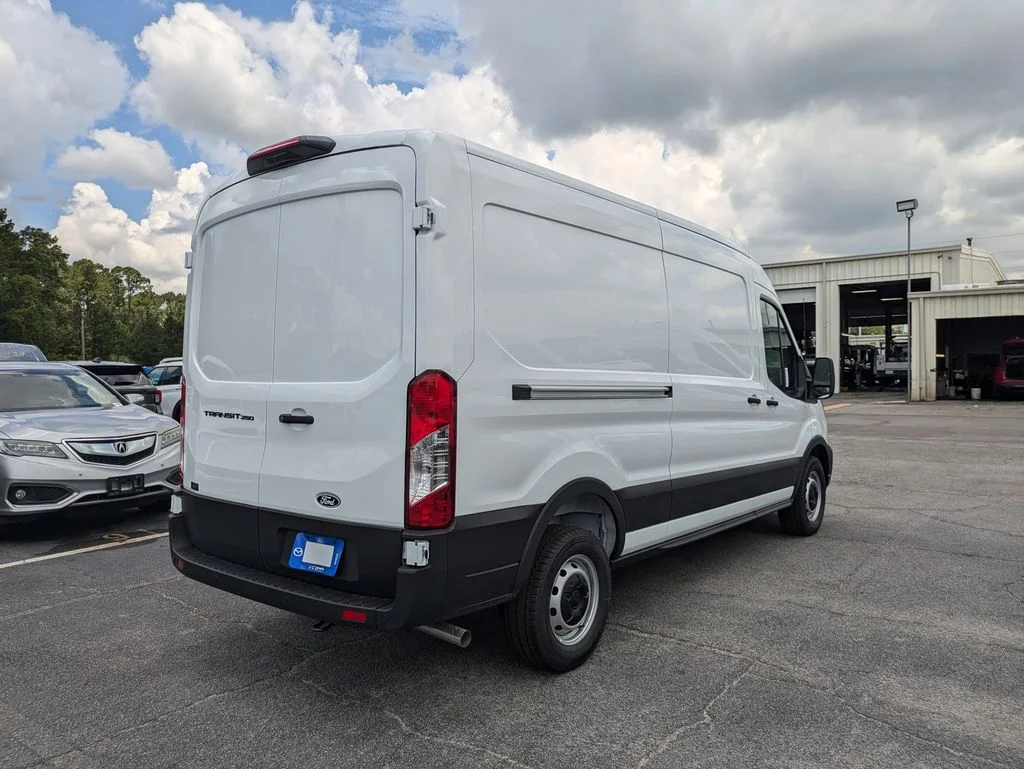 New 2026 Oxford White Ford Base image 4