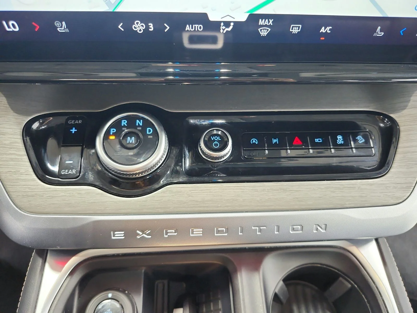 Used 2025 Agate Black Metallic Ford Platinum image 25