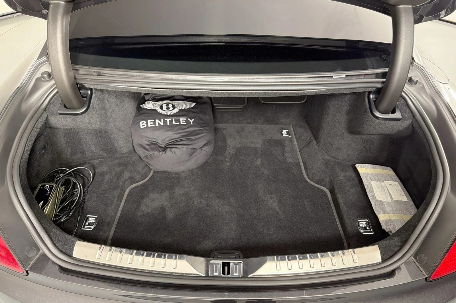 Used 2021 GRAY Bentley W12 image 26