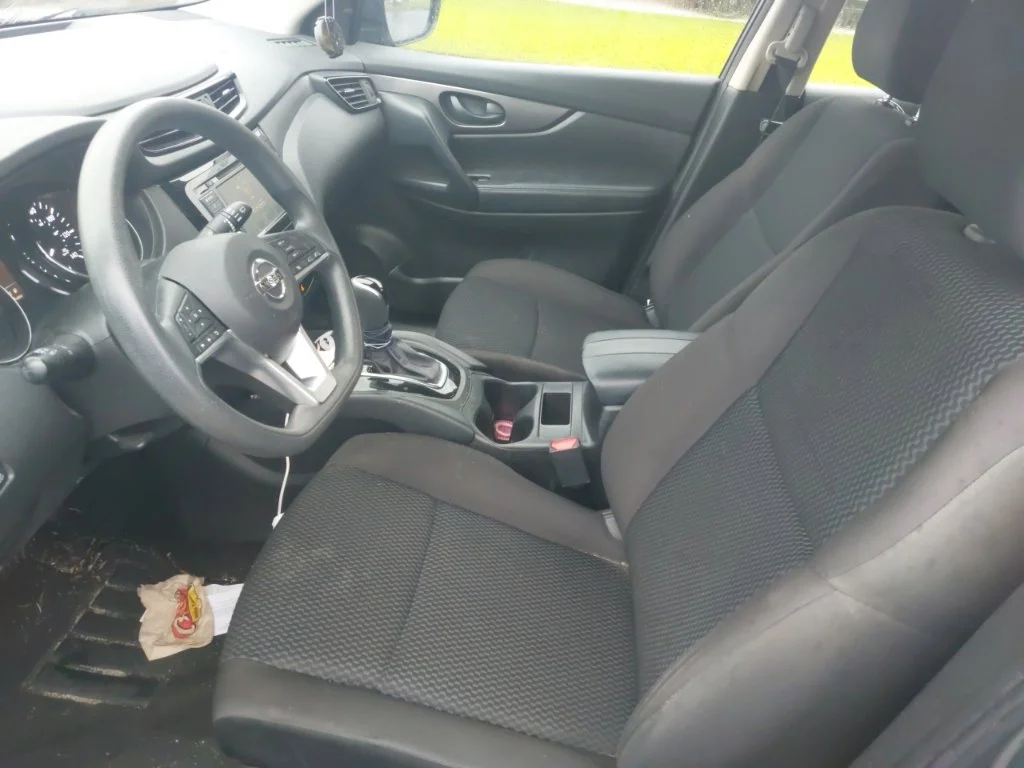 Used 2020 Gray Nissan S image 7