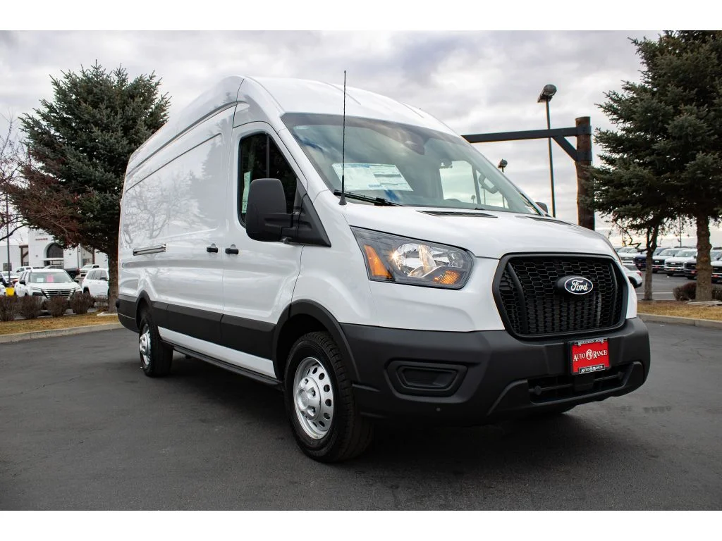 New 2026 OXFORD WHITE Ford Base image 2