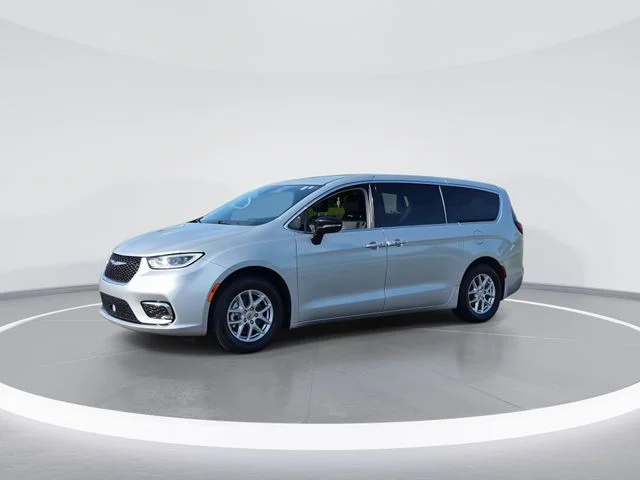 Used 2024 Silver Chrysler Touring L image 4