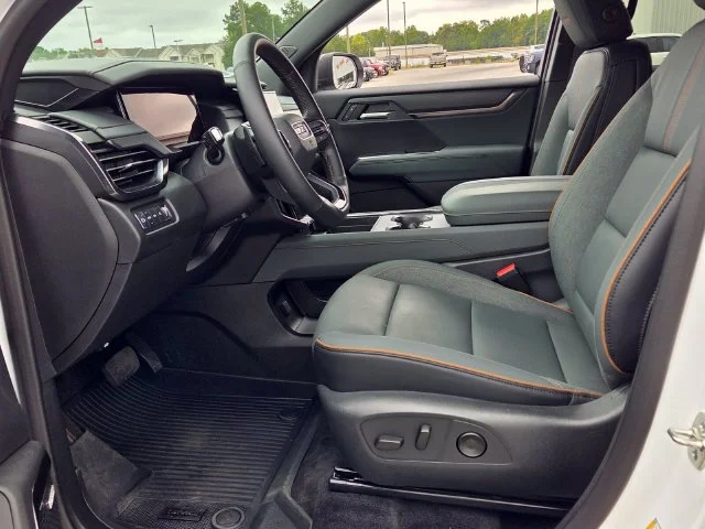 Used 2026 White GMC AT4 image 5