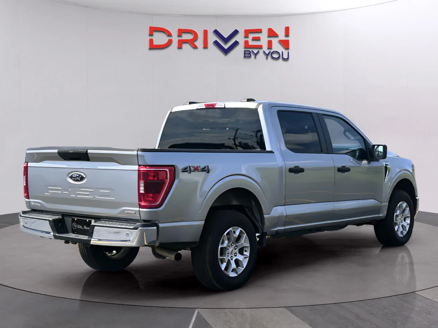 Used 2023 Iconic Silver Ford XLT image 5