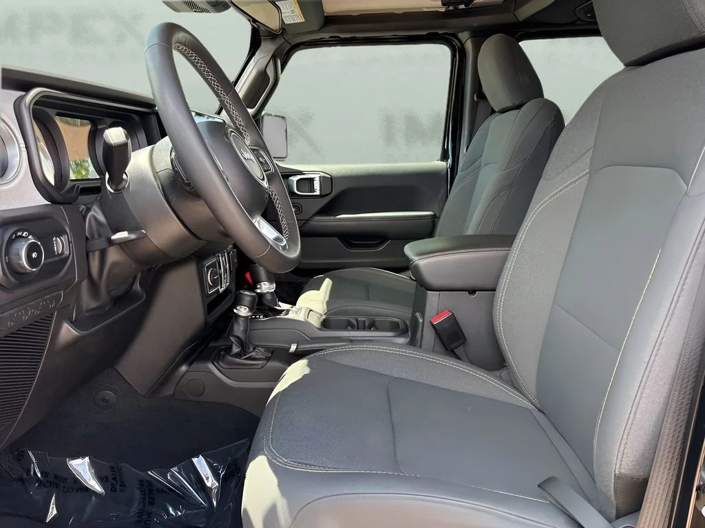 Used 2025 Black Jeep Sahara image 17
