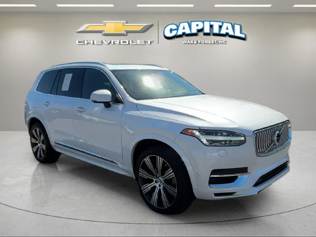 Used 2022 White Volvo T8 Inscription 7 Passenger image 7