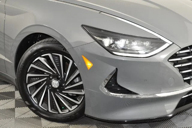 Used 2023 Gray Hyundai Limited image 3