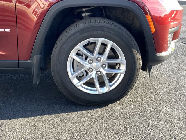 Used 2025 Velvet Red Pearlcoat Jeep Laredo X image 15