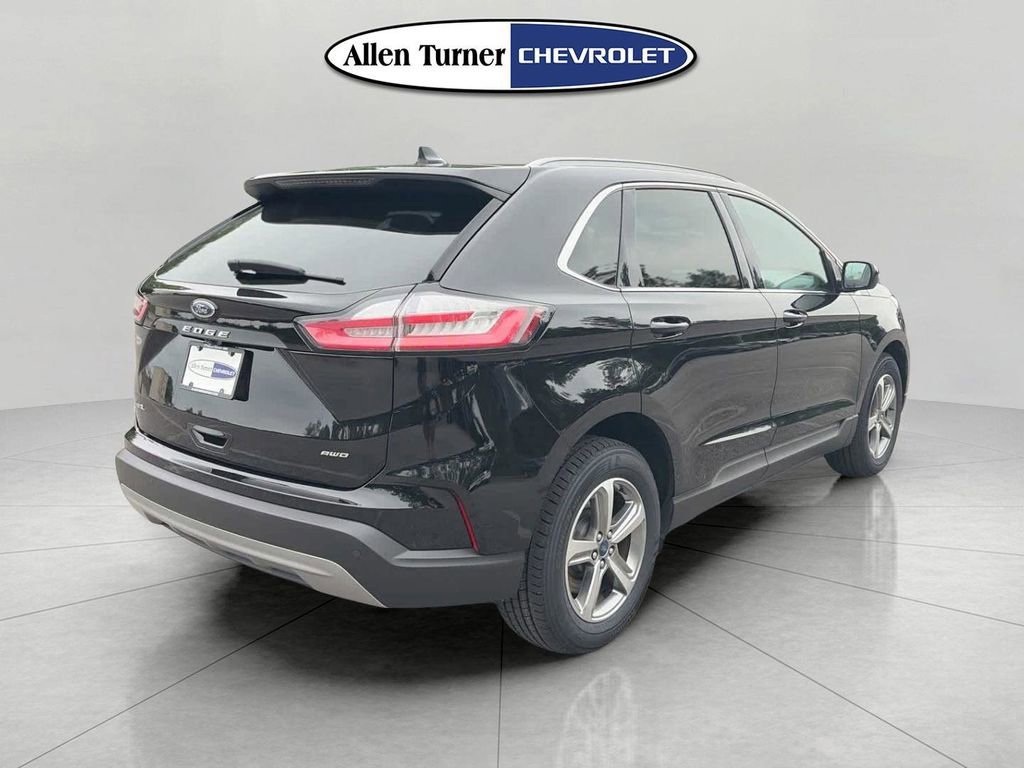 Used 2022  Ford SEL image 4