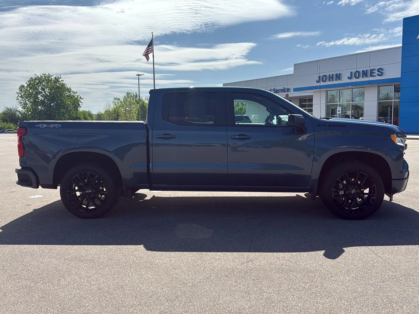 Used 2024 Lakeshore Blue Metallic Chevrolet RST image 8
