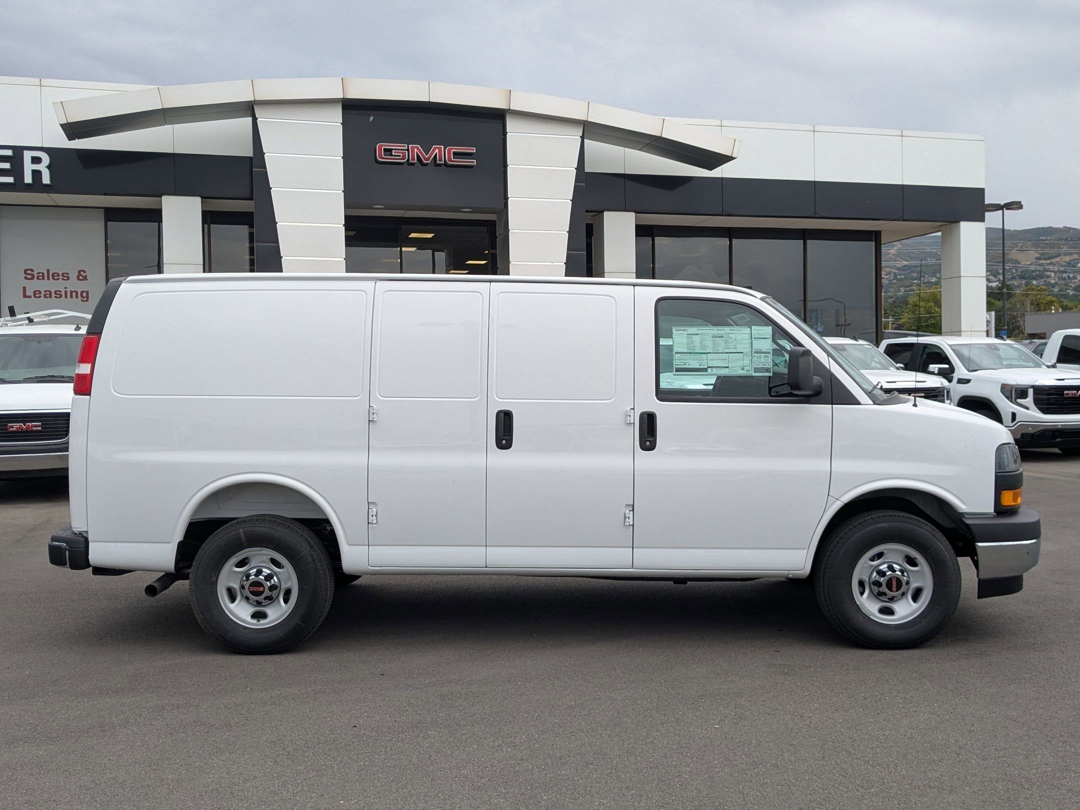 2025 GMC Savana Cargo Work Van - Photo 6