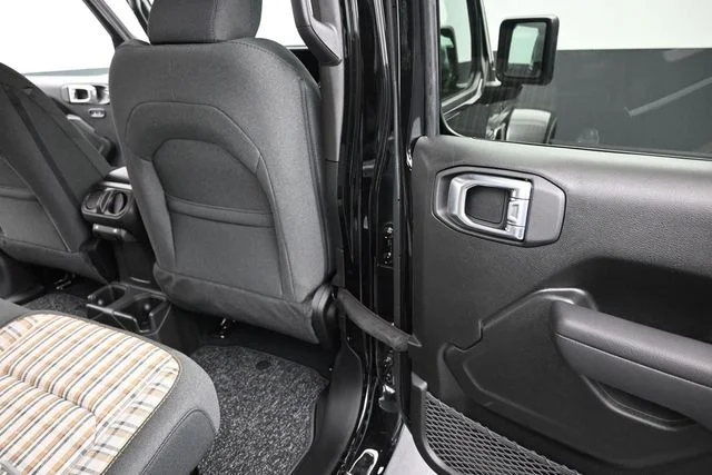 New 2026 Black Clear-Coat Exterior Paint Jeep 85th Anniversary Edition image 22