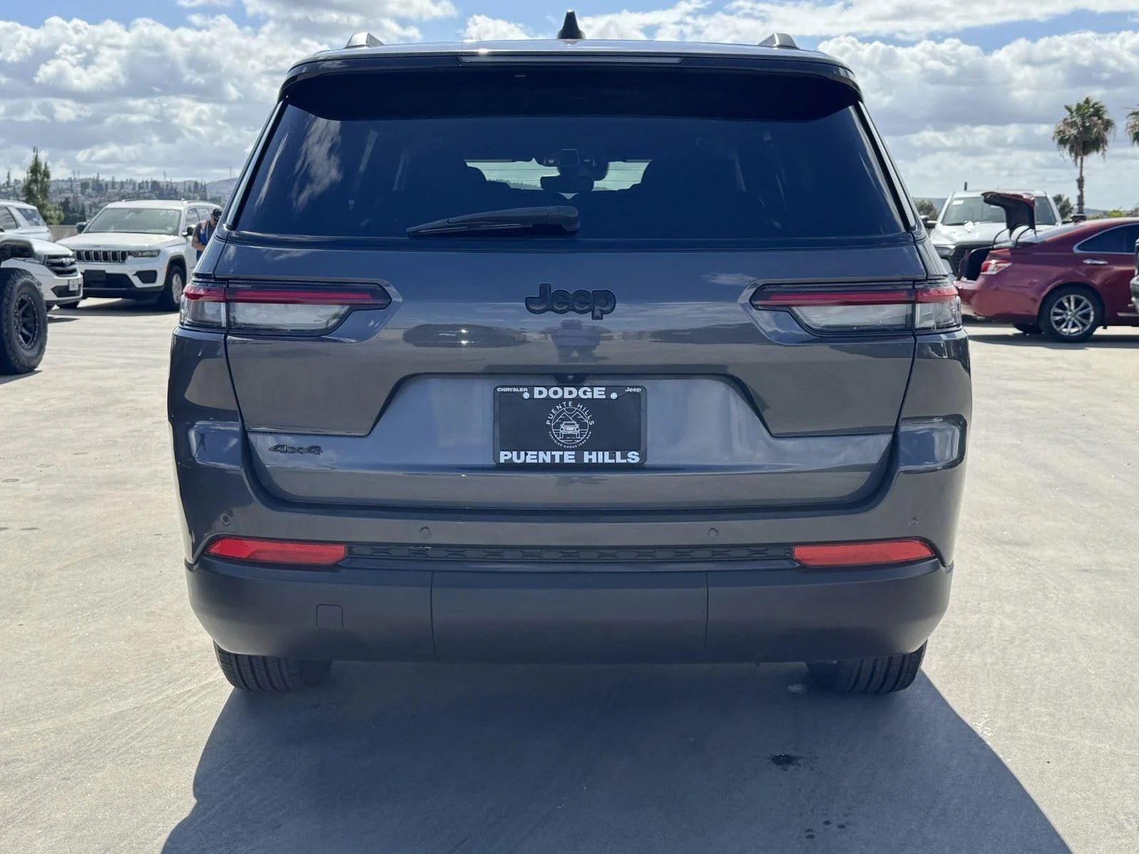 Used 2024 Baltic Gray Metallic Clearcoat Jeep Altitude image 6