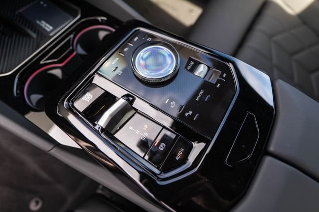 New 2027 Alpine White BMW 550e xDrive image 26