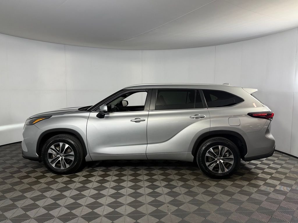 Certified Used 2025 Silver Toyota XLE image 9