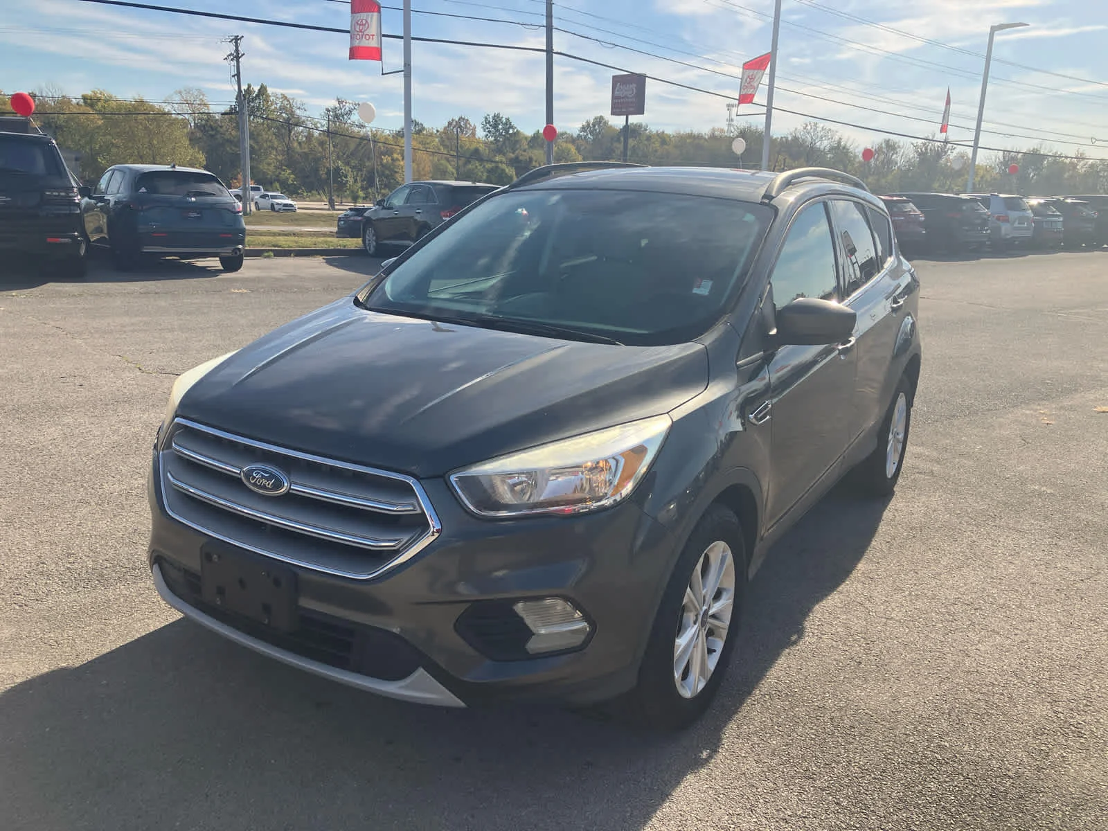 Used 2017 Magnetic Metallic Ford SE image 3