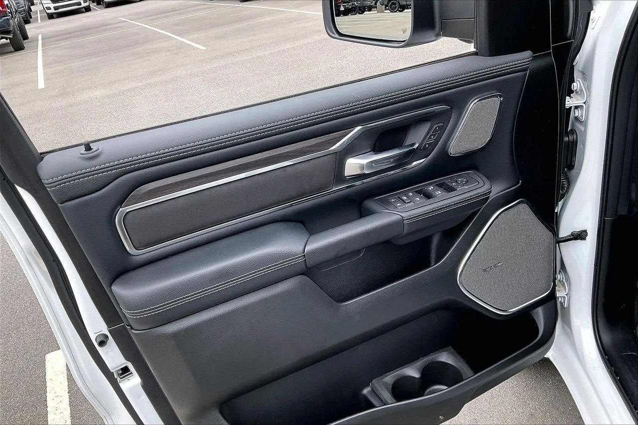 New 2026 Ivory White Tri-Coat Pearl-Coat Exterior Paint RAM Laramie image 29