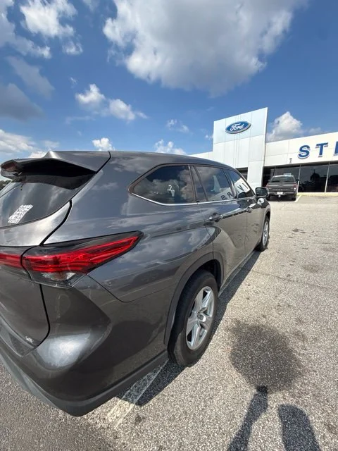 Used 2021 Magnetic Gray Metallic Toyota LE image 6