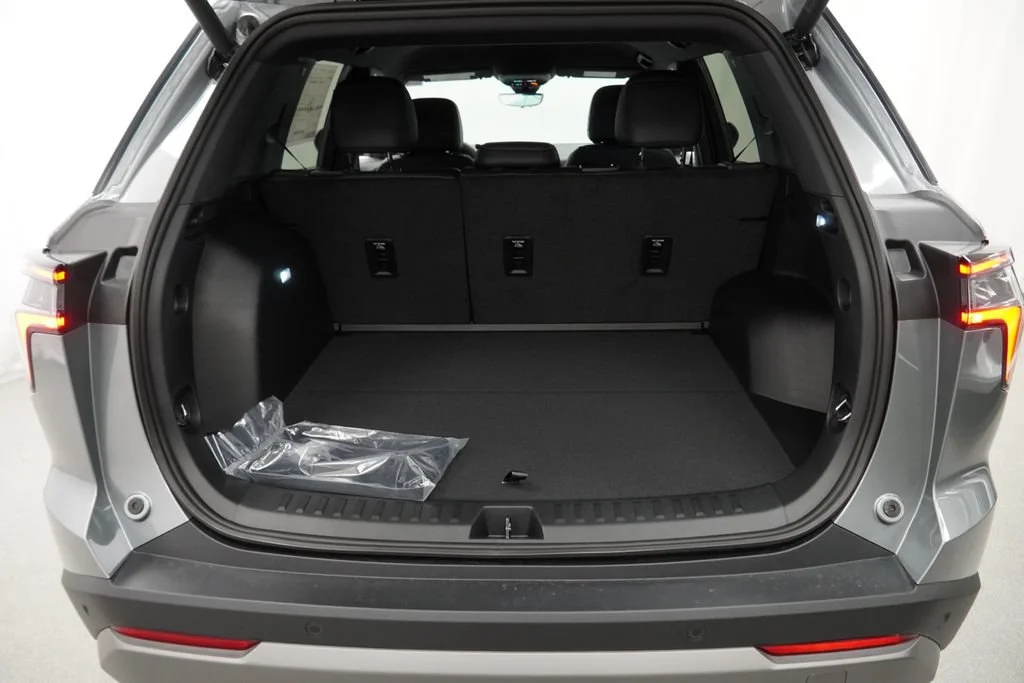 New 2027 Sterling Gray Metallic Chevrolet AWD LT image 23