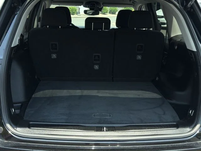 Used 2023 Black Jeep Laredo image 39