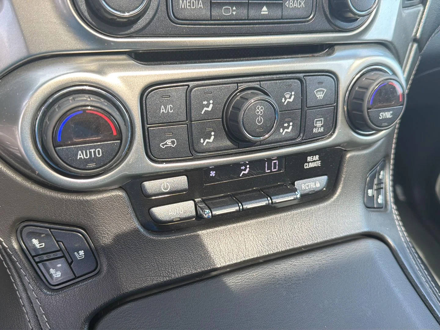 Used 2019 Black Chevrolet Premier image 17