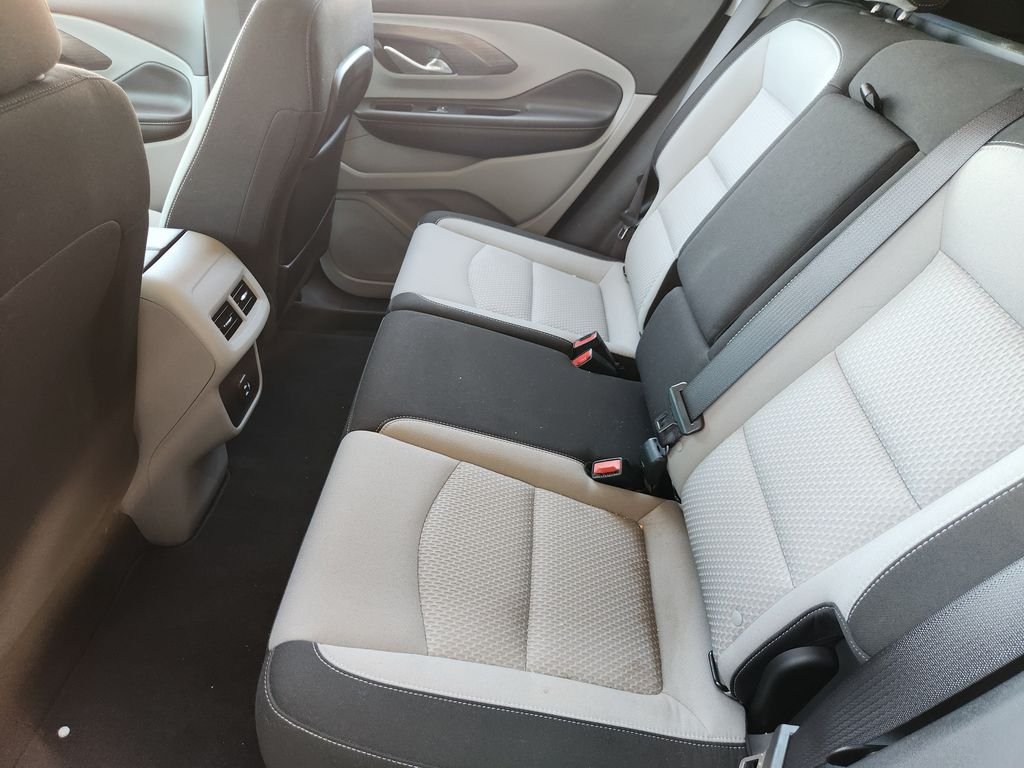 Used 2023 Summit White GMC SLE image 30