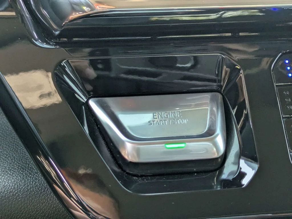 Used 2025 Silver GMC Denali image 30