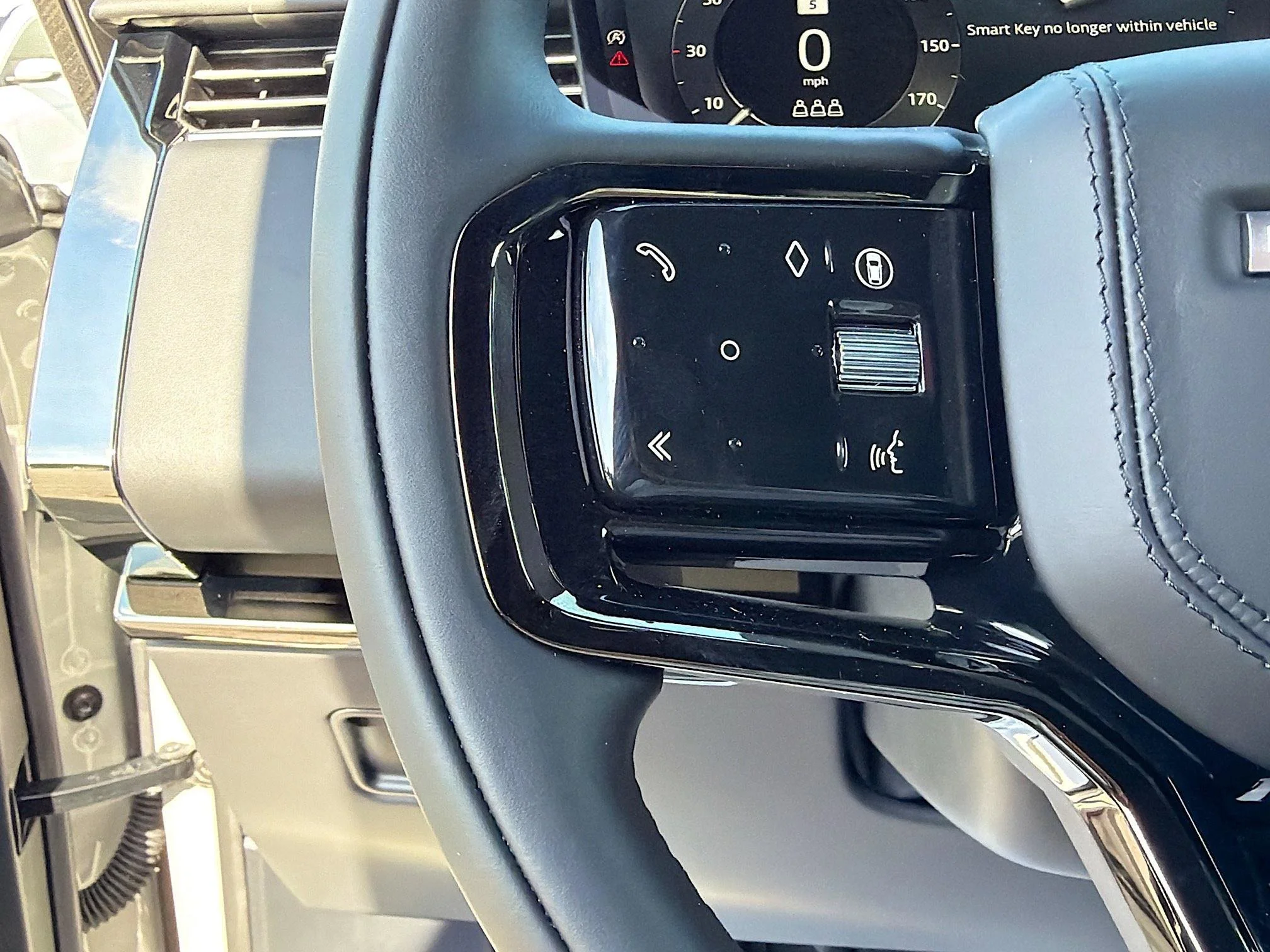 New 2026 Borasco Grey Metallic Land Rover Dynamic SE image 36