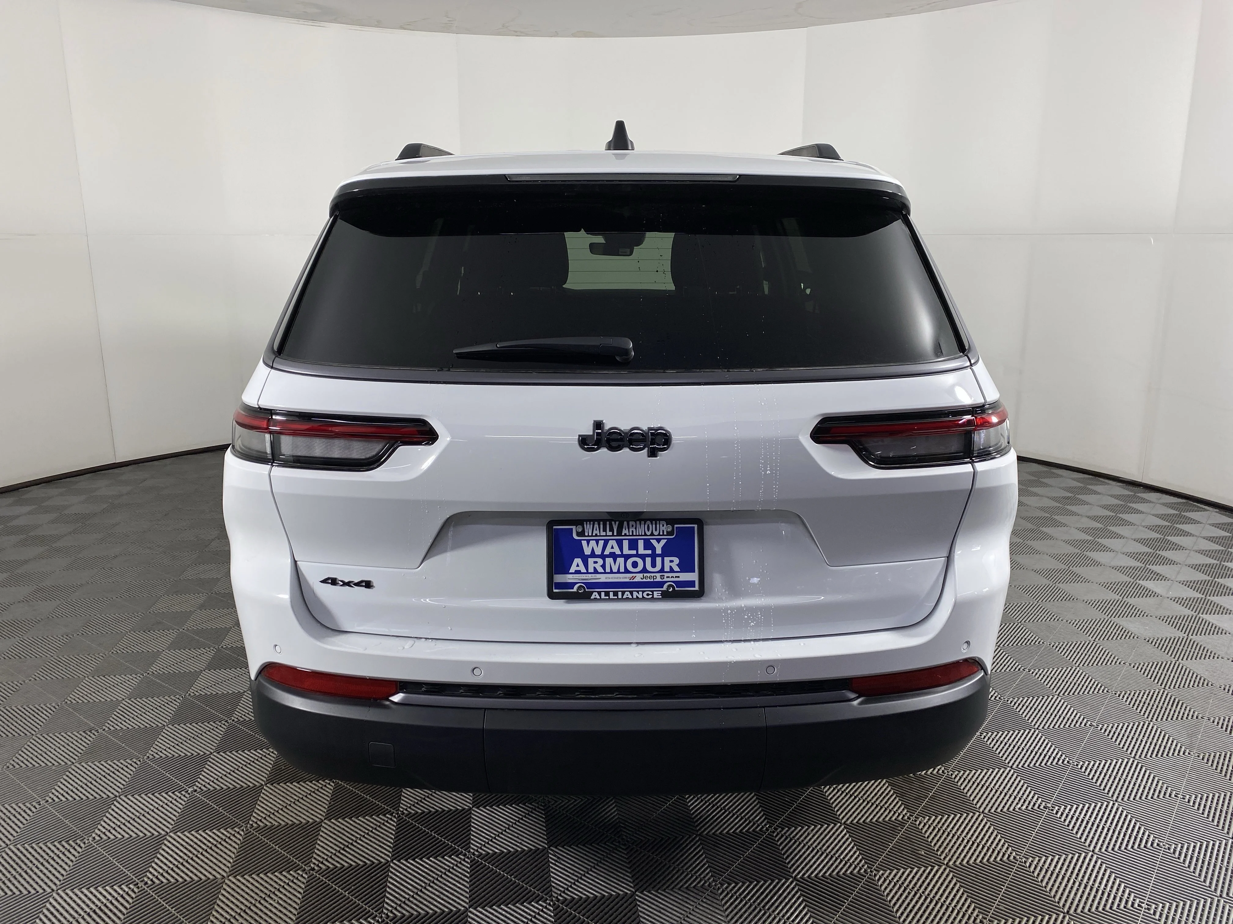 New 2026 Bright White Clear-Coat Exterior Paint Jeep Limited image 9