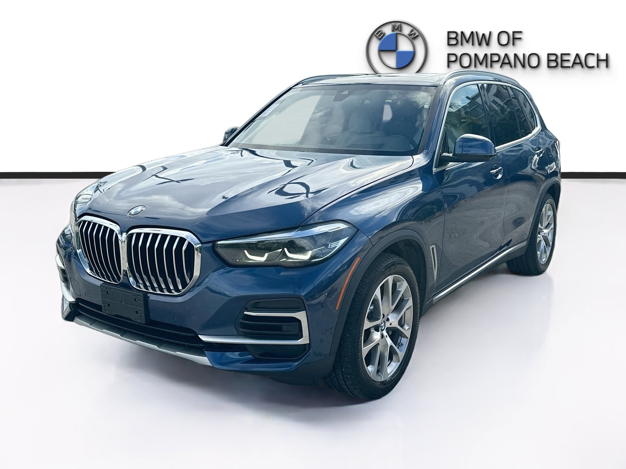 Used 2023 Phytonic Blue Metallic BMW xDrive40i image 3