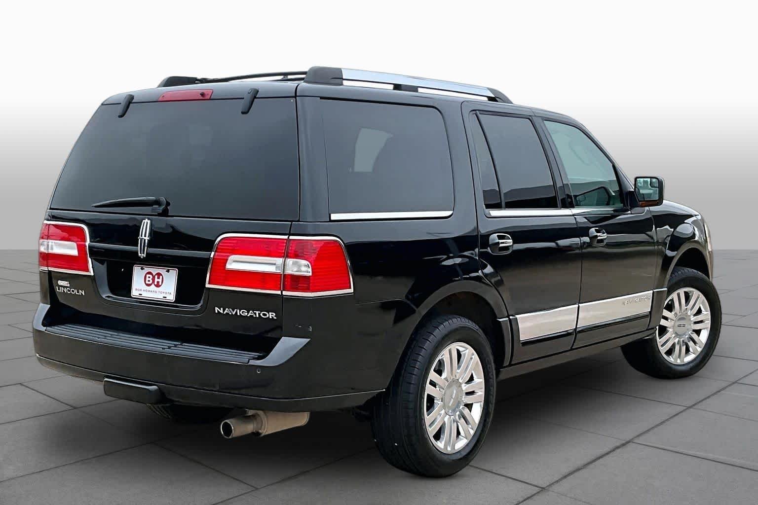Used 2014 Tuxedo Black Metallic Lincoln  image 11