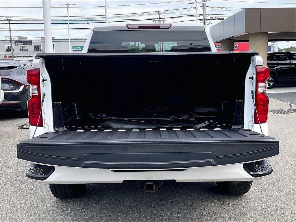 Used 2023 White Chevrolet Custom image 31