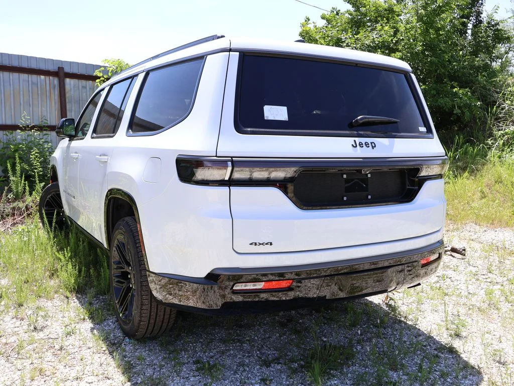 New 2026 Bright White Clear-Coat Exterior Paint Jeep Limited Reserve image 16